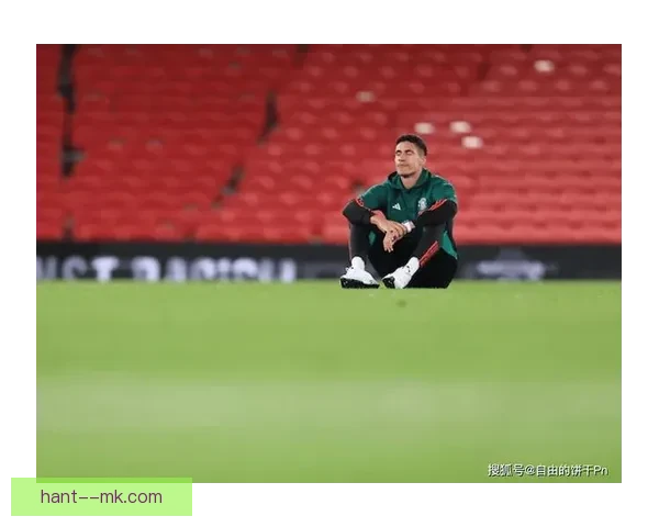 瓦拉内自由身加盟科莫首秀不幸受重伤赛季前景受影响